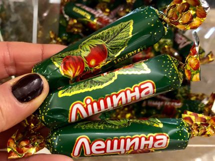 Bonbons met hazelnootstukjes / Лещина 