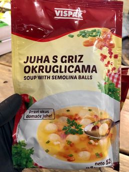 Soep met griesmeelballetjes / Juha s gris okruglicana 