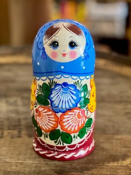 Matrjoshka "Meisje met bloemen"
